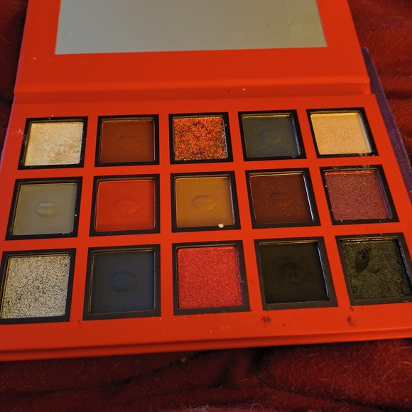 Eyeshadow Palette with Purple and Gold Shades - Picture 6 of 15